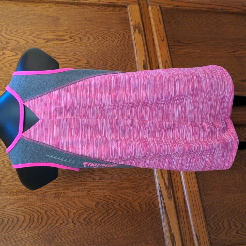 SO pink & gray Workout Top - 14 - Picture 3 of 5